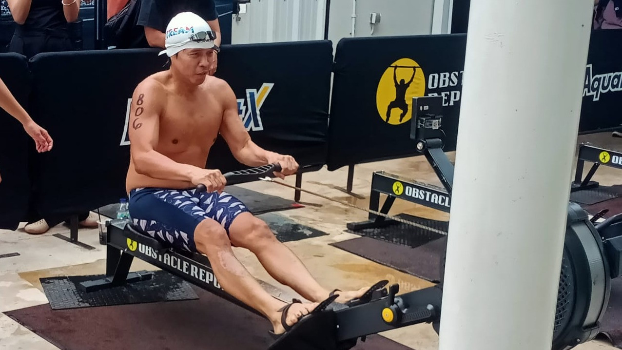 Ketua Harian Federasi Akuatik Indonesia Harlin Rahardjo saat mengikuti AQUA Fitx Race 2026