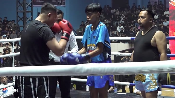 Tinju antara Dede Sunandar-Bedu vs Vicky Prasetyo dalam Kapolda Fighter Match Jambi