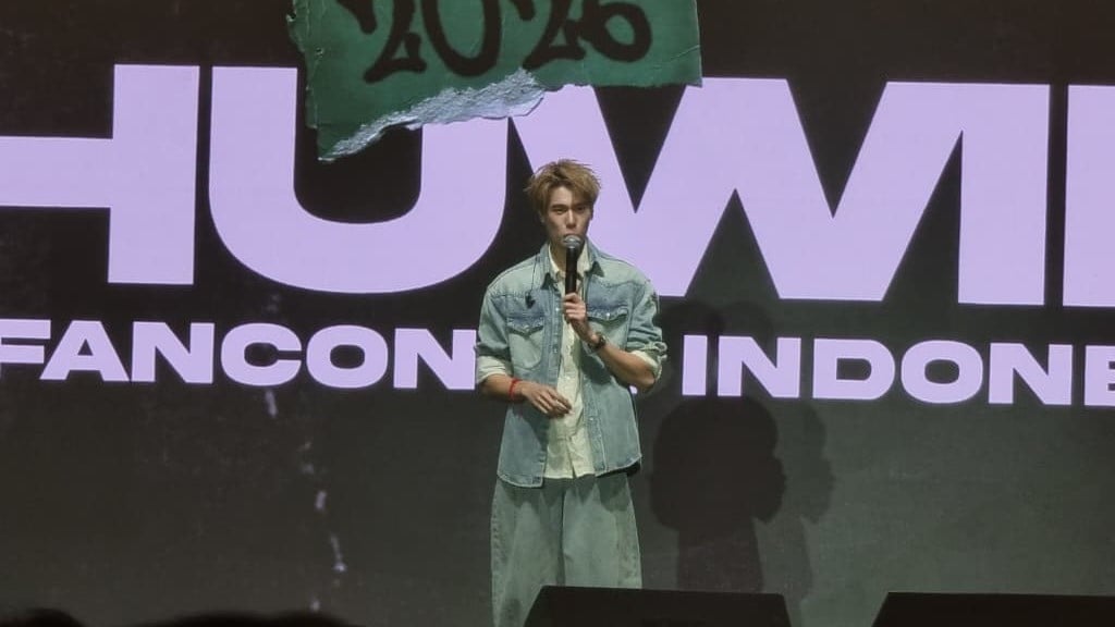 Fancon Perdana di Jakarta, Phuwin Tangsakyuen Terpukau dengan Fans Indonesia yang Super Excited
            - galeri foto