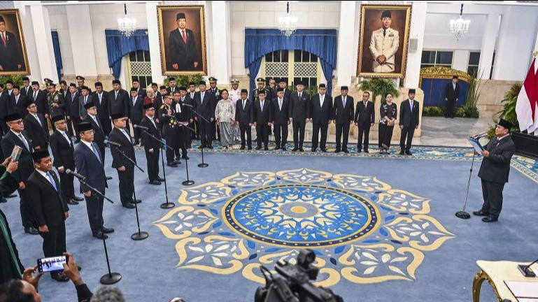 Presiden Prabowo Subianto melantik sejumlah Menteri, Wamen dan Kepala Lembaga Kebinet Merah Putih di Istana Negara, Jakarta, Kamis (1/10/2026).