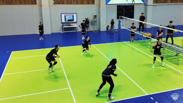 Megawati Hangestri saat latihan bersama Hillstate