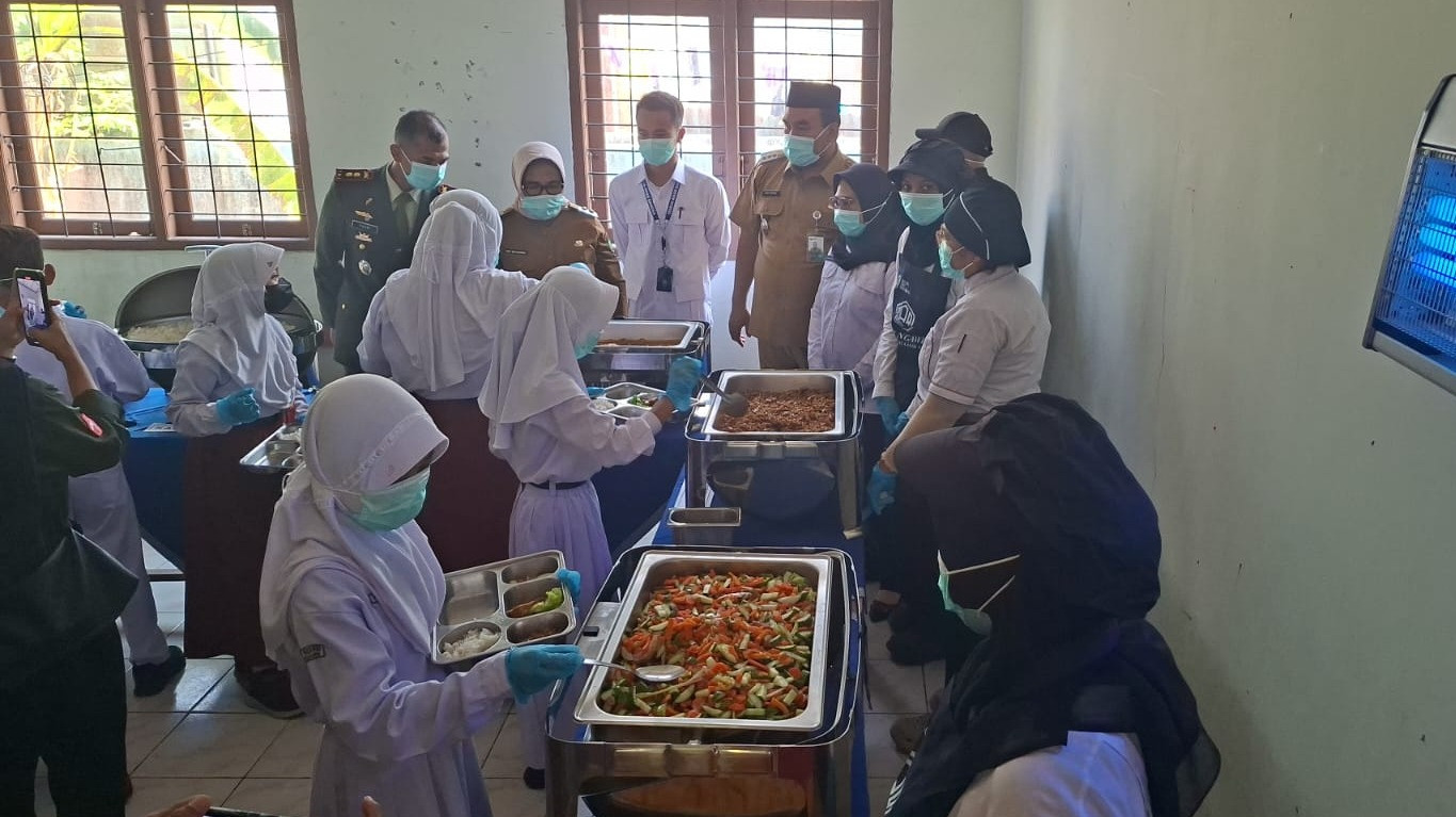 BGN uji pola prasmanan MBG di Blora, Jawa Tengah, Senin (5/10/2026).
