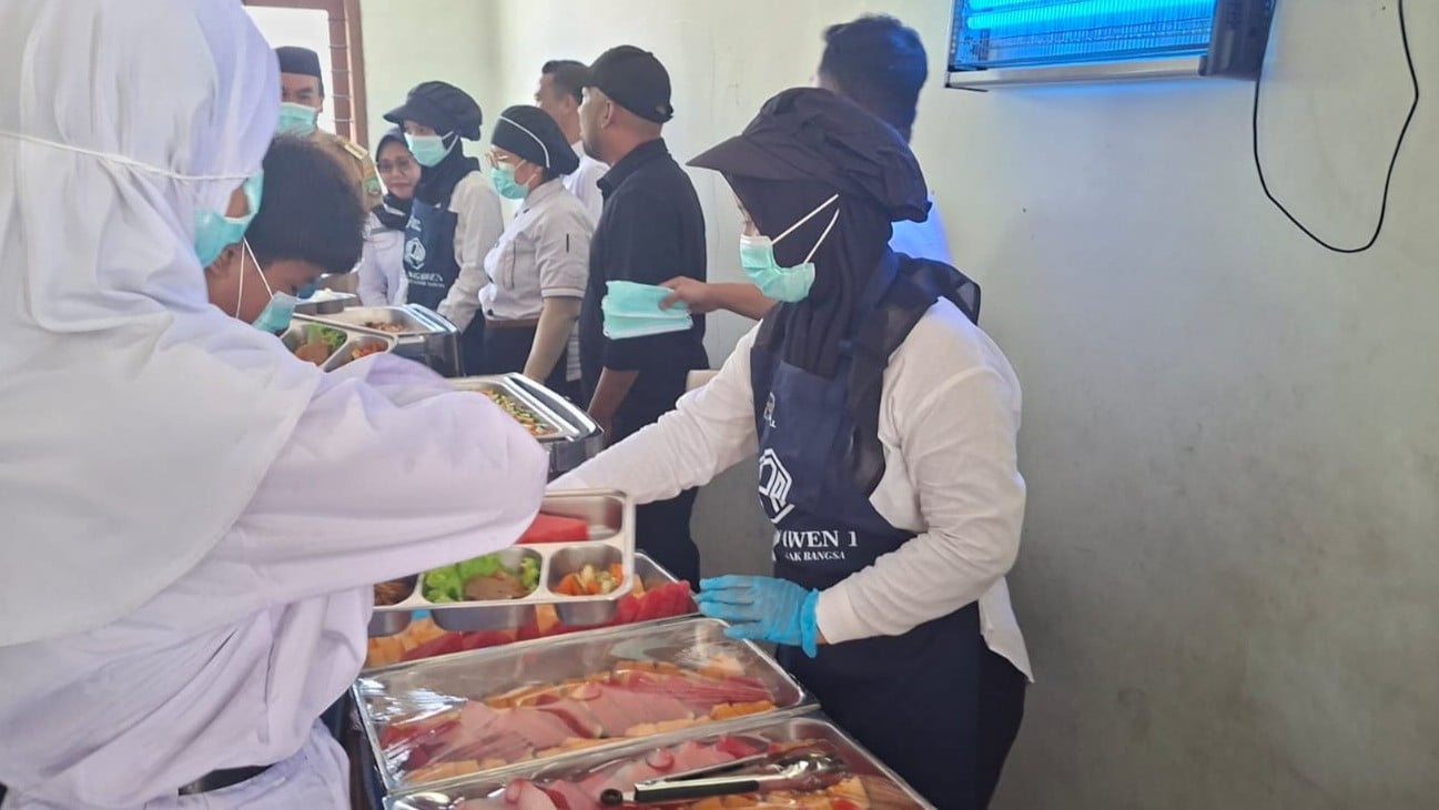 BGN uji pola prasmanan MBG di Blora, Jawa Tengah, Senin (5/10/2026).