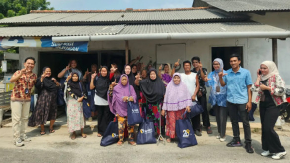 Pelaksanaan Mandiri Berbagi Sembako dalam rangka HUT ke-28 Bank Mandiri di Region II, Area Pangkal Pinang, Bangka Belitung