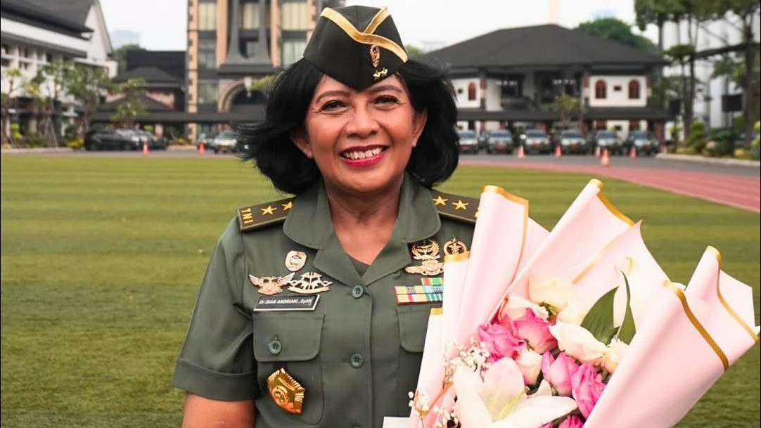 Mengenal Mayjen Dian Andriani, Dari Dokter hingga Jenderal: Perempuan Pertama di TNI AD yang Raih Bintang Dua
            - galeri foto