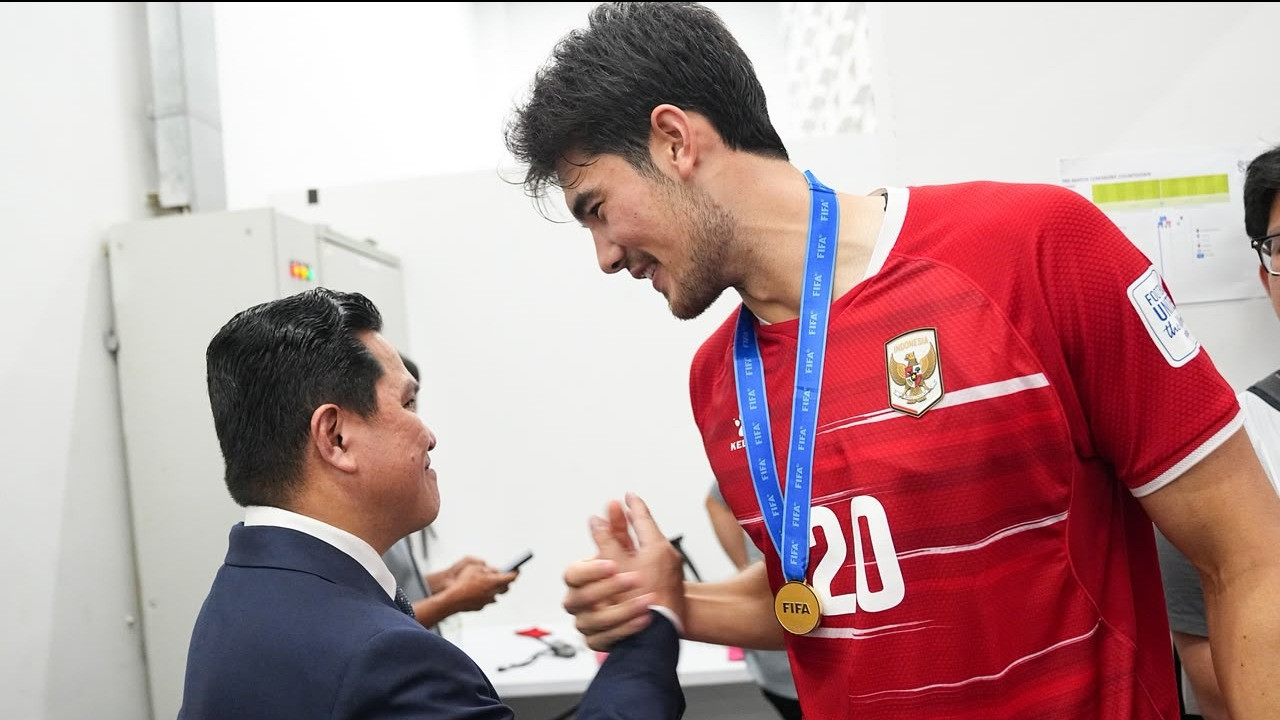 Erick Thohir dan Elkan Baggott