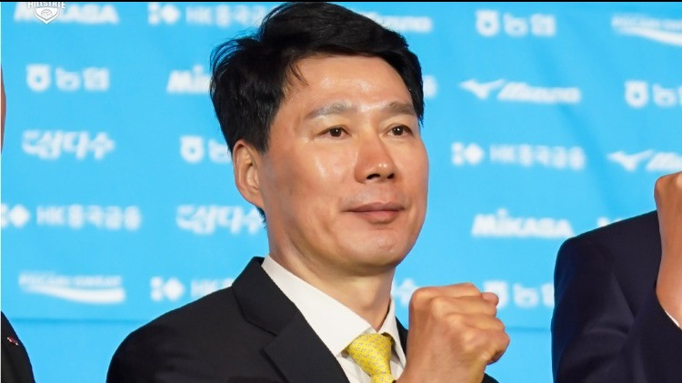 Pelatih Hyundai Hillstate, Kang Sung-hyung.
