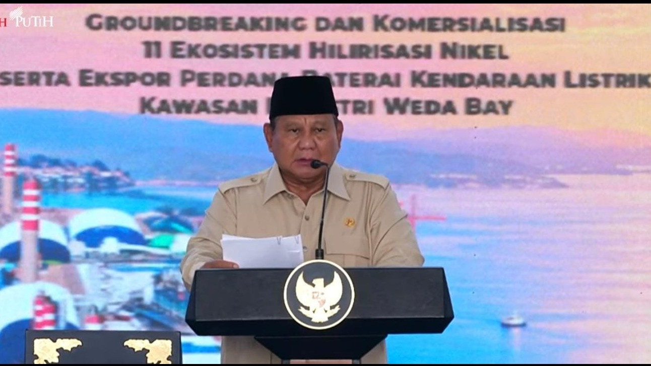 Presiden Prabowo memberikan sambutan dalam groundbreaking 11 ekosistem hilirisasi nikel di Halmahera Tengah, Kamis (8/10/2026)