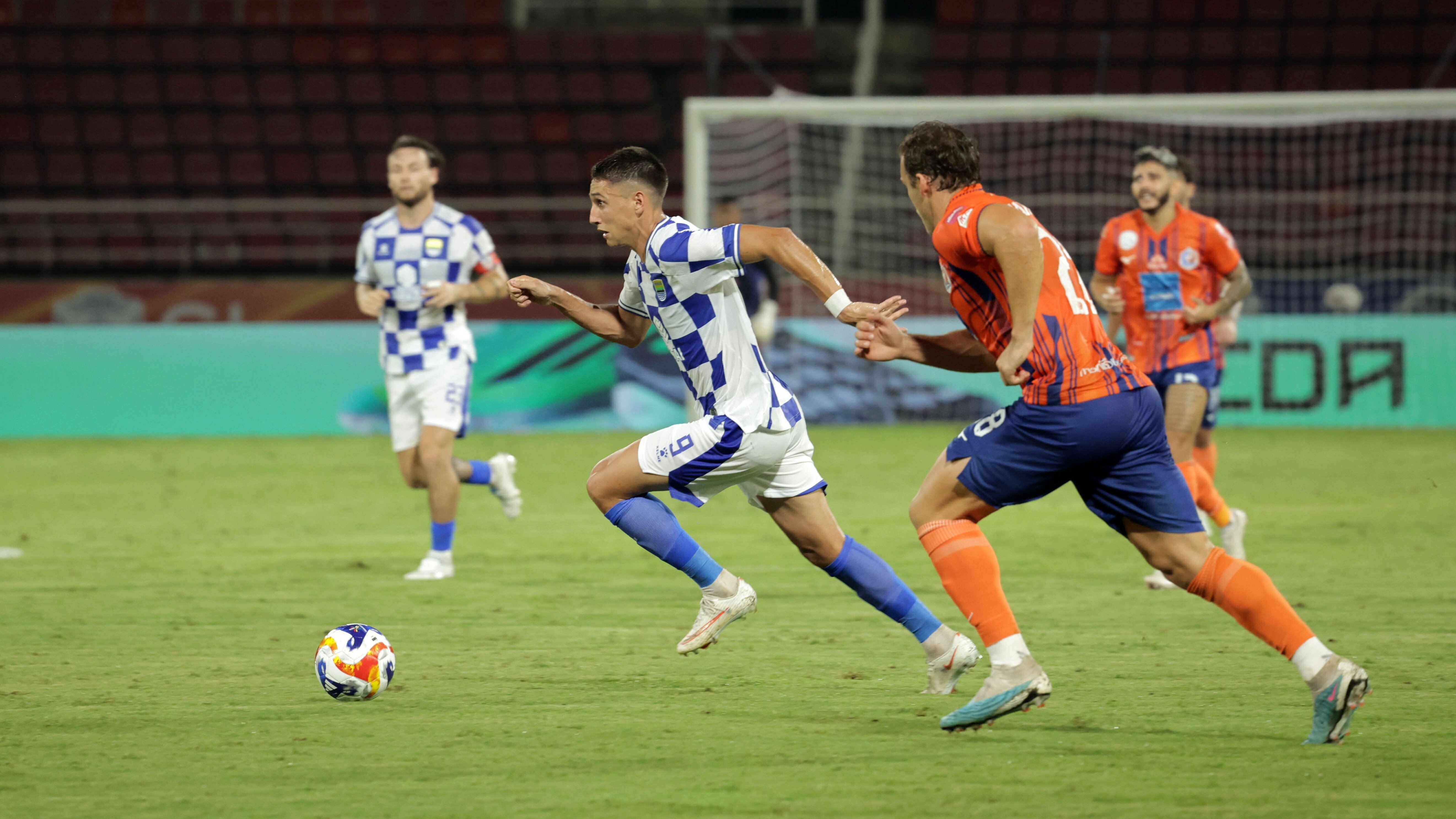 Pemain Persib Bandung, Lika Menalo