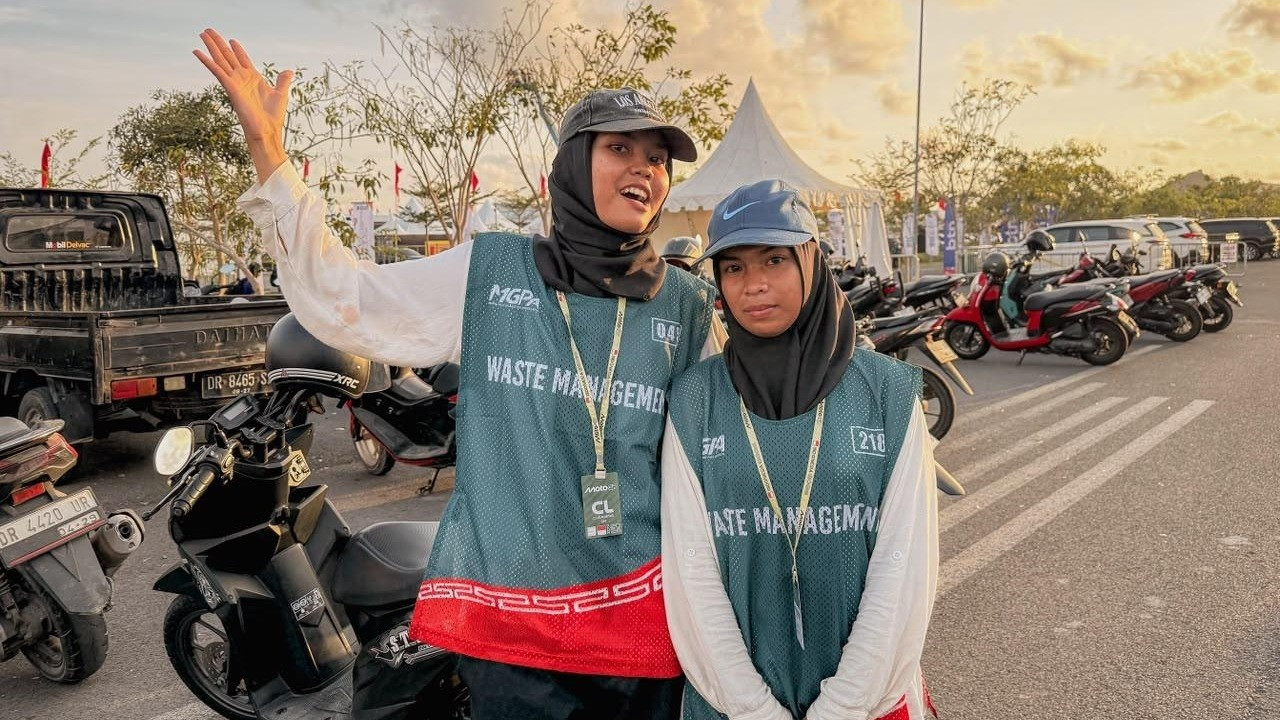 Pekerja di Pertamina Grand Prix of Indonesia 2026
