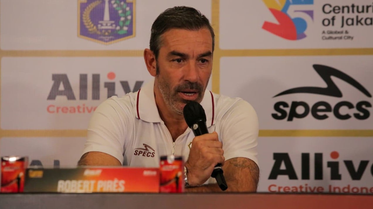 Legenda Arsenal, Robert Pires di Sesi Konferensi Pers