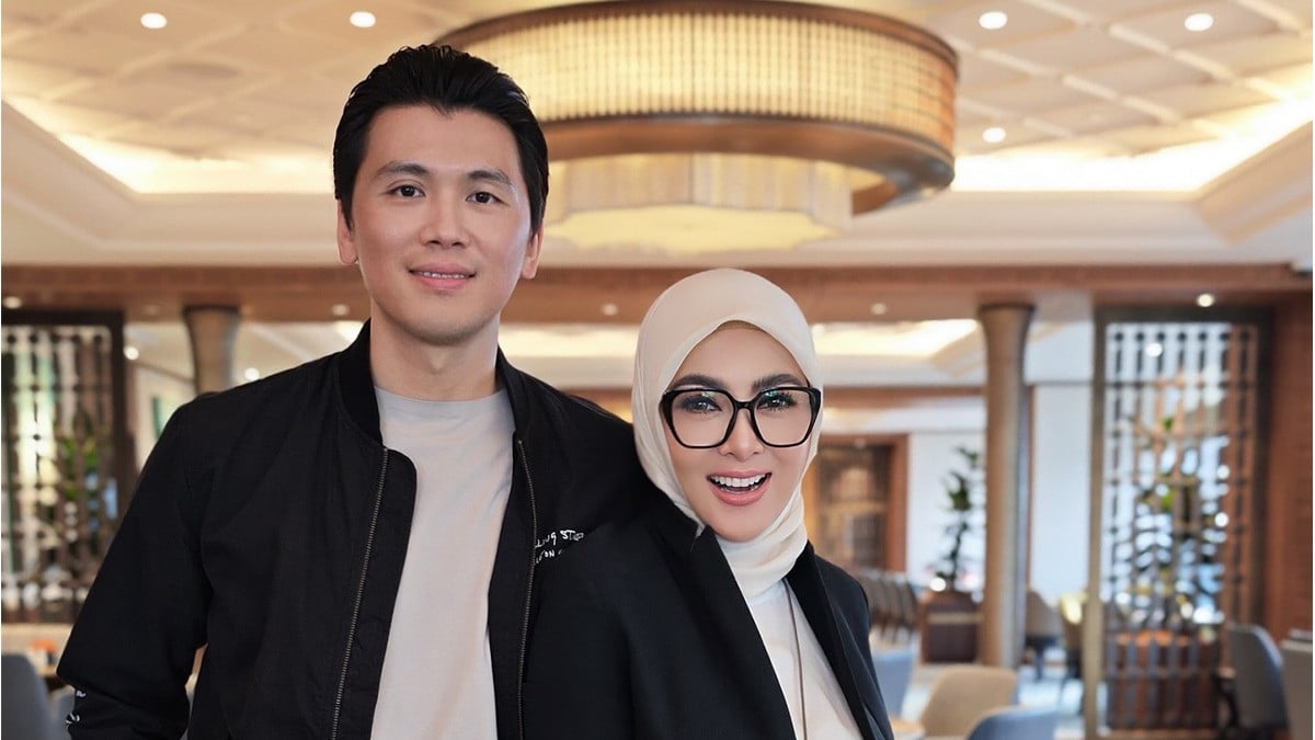 Syahrini dan Reino Barack