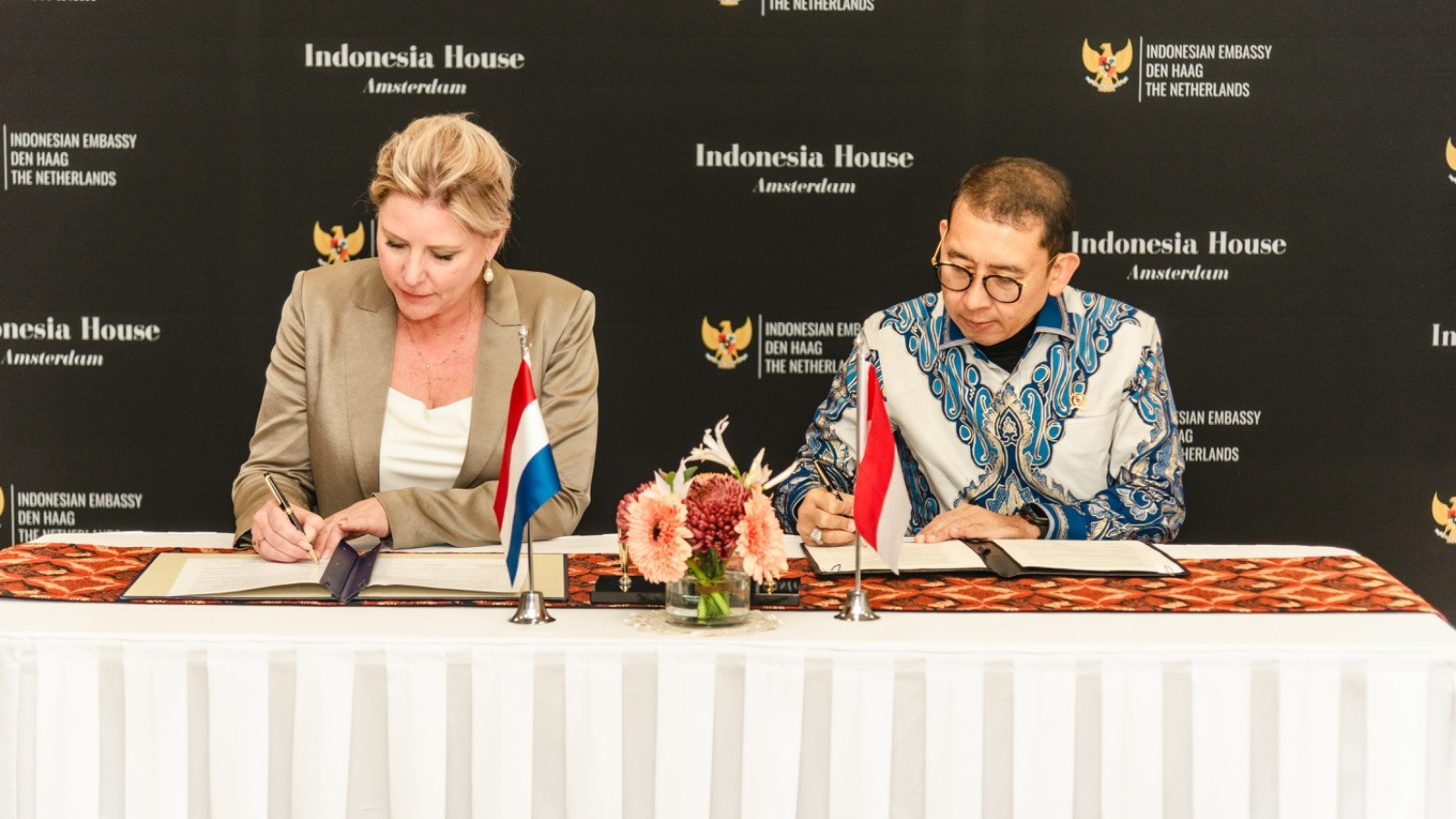 Indonesia Berhasil Repatriasi 30.000 Lebih Benda Budaya dari Belanda, Menbud Fadli Zon: Terbesar dalam Sejarah
            - galeri foto