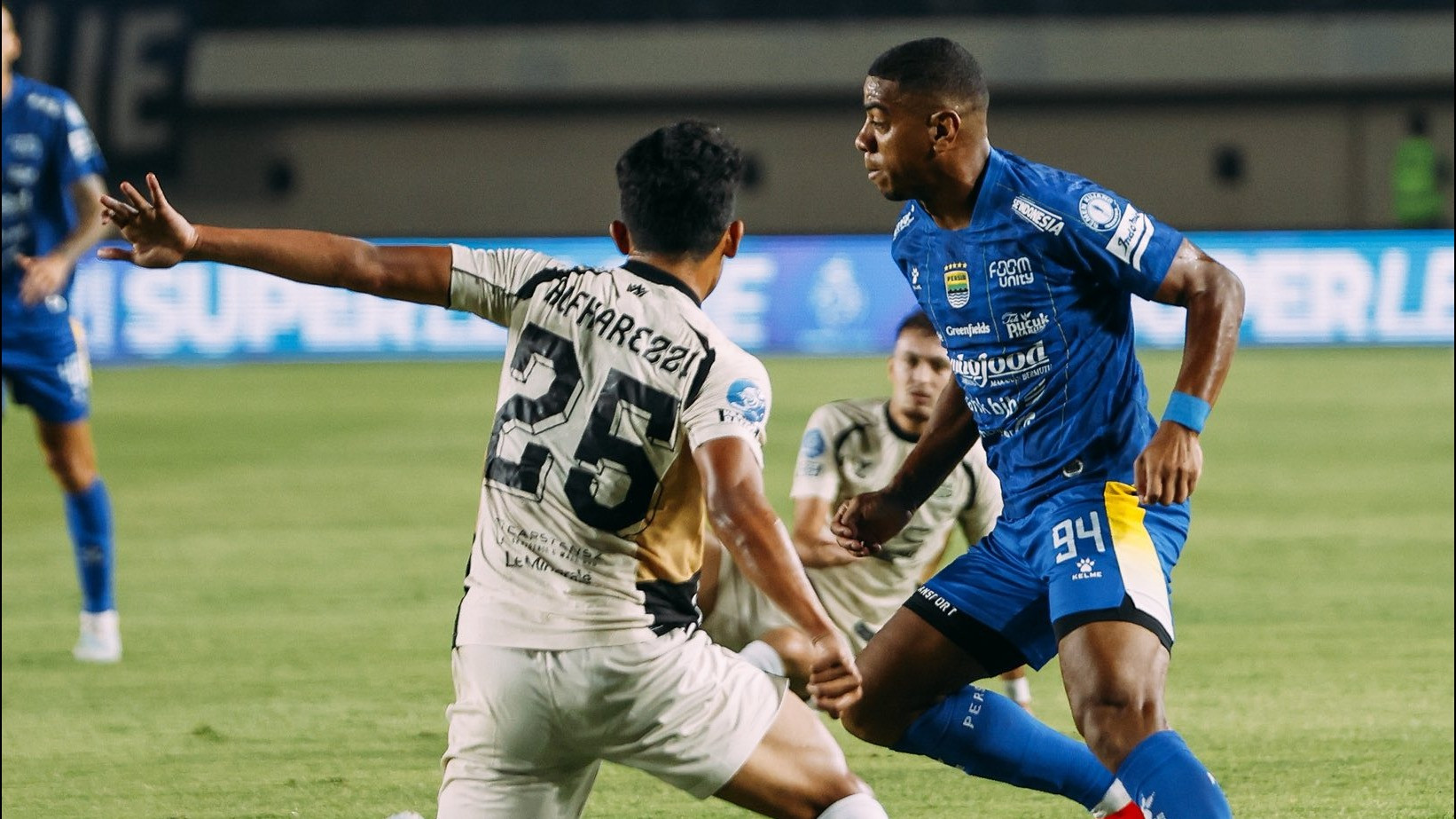 Pertandingan Persib vs Dewa United di Super League