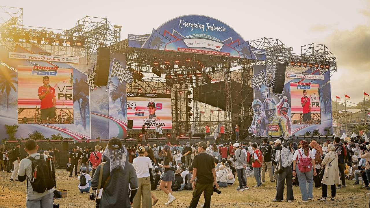 Meet & Greet Riders di panggung Energizing Indonesia Festival, kawasan Pertamina Mandalika International Circuit.