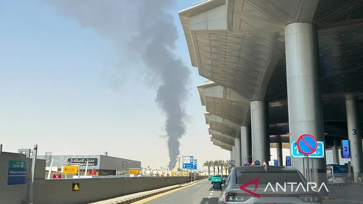 Houthi serang Bandara Riyadh, Arab Saudi