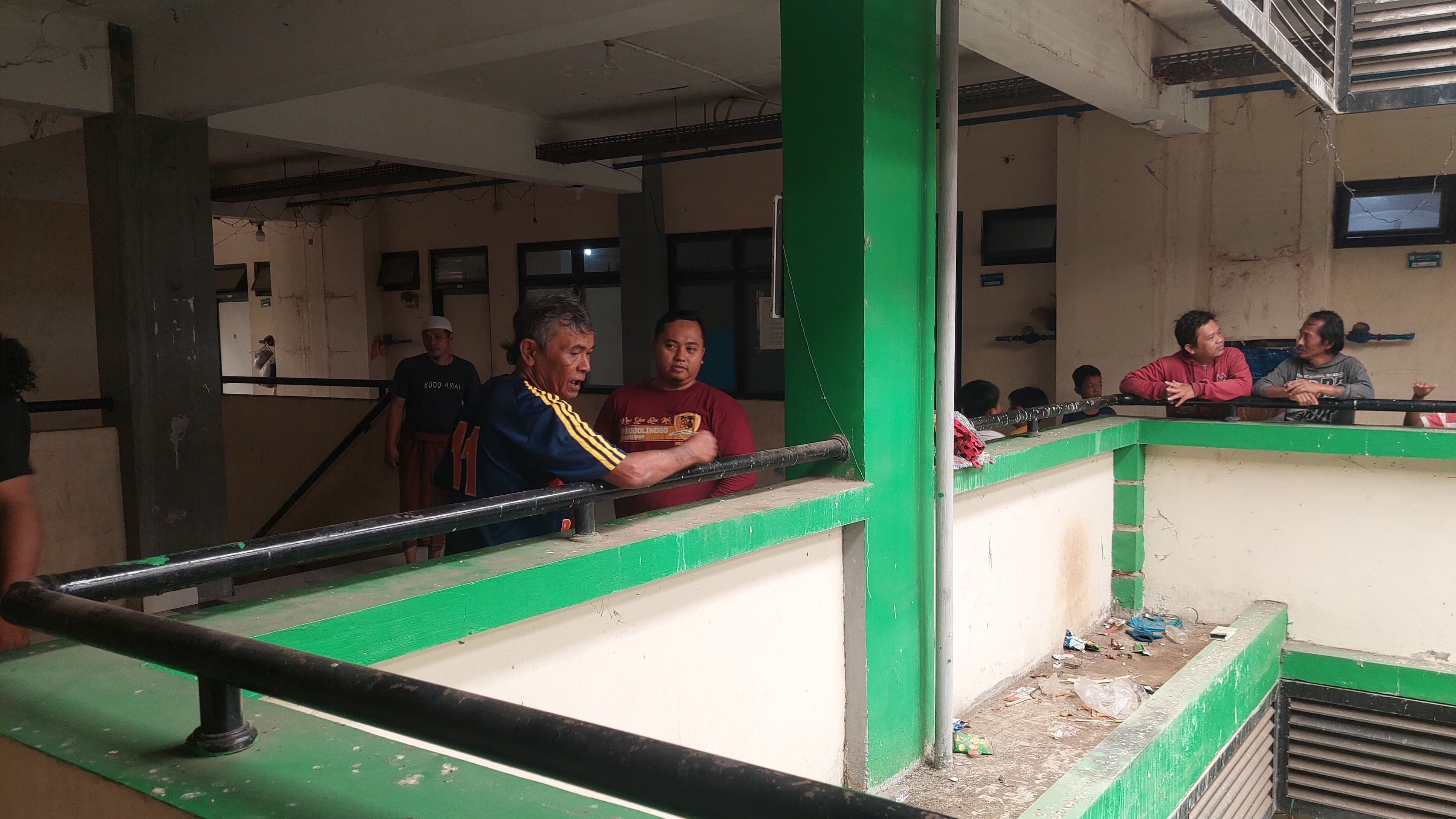 Tangkapan layar pelaku lempar anak kucing di rusunawa Probolinggo