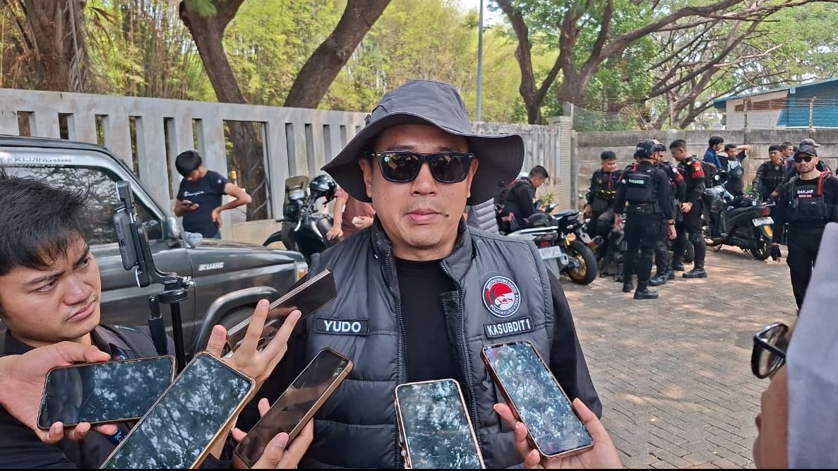 Kasubdit 1 Ditresnarkoba Polda Metro Jaya Kompol Ardyan Yudo Setyantono memberikan keterangan terkait penggerebekan narkoba di Kampung Ambon, Jakarta Barat, Kamis (15/10/2026).