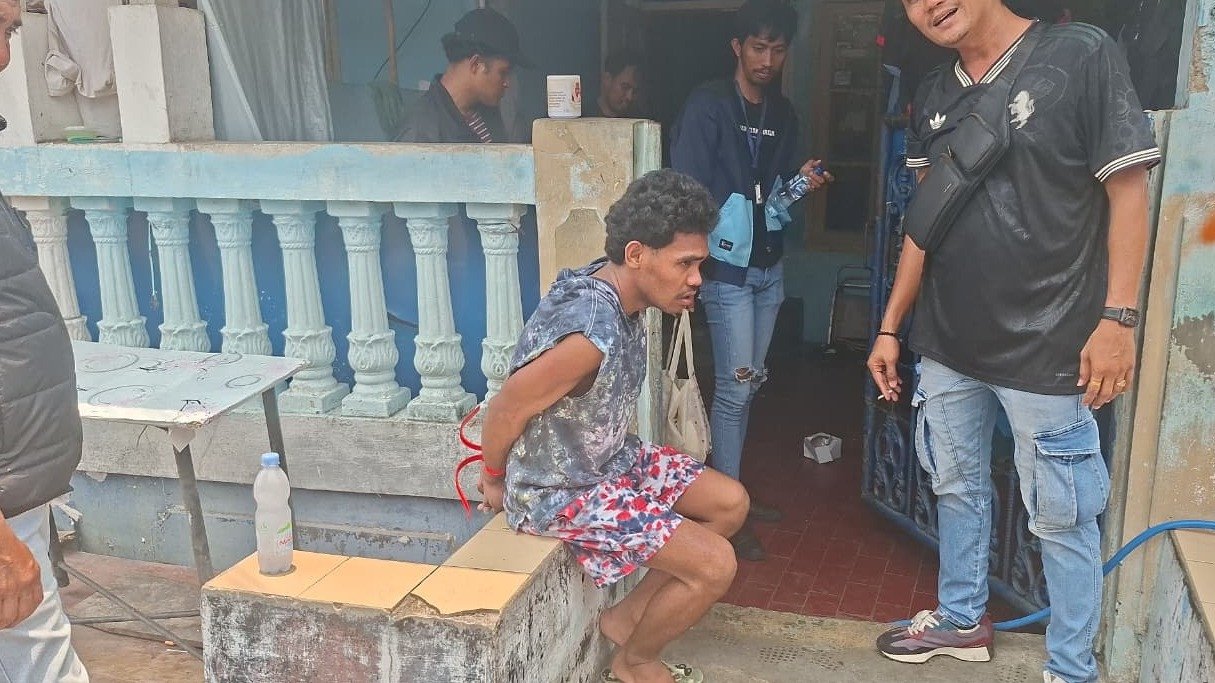 Penggerebekan di Kampung Ambon, Jakarta Barat, Kamis (15/10/2026).