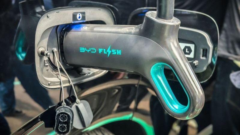 Charger gun (Gagang pengisi daya) BYD Flash Charging