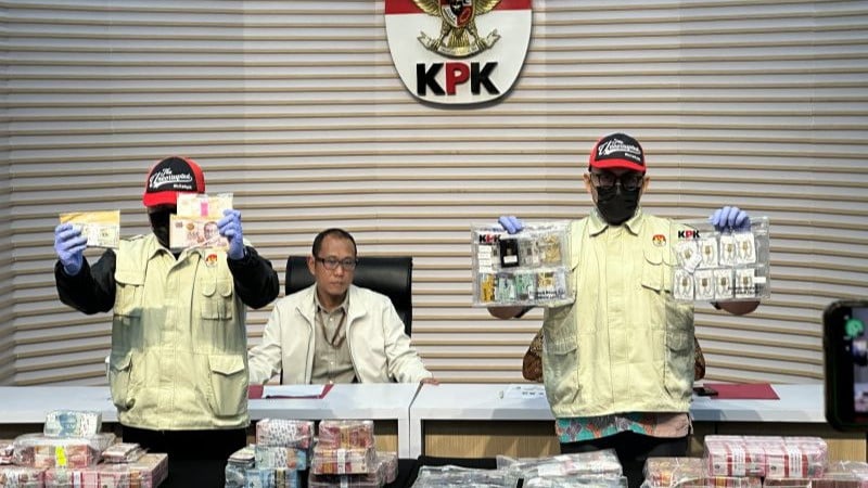 KPK sita barang bukti Rp5,47 miliar terkait korupsi dana BNPB, Jumat (16/10/2026).