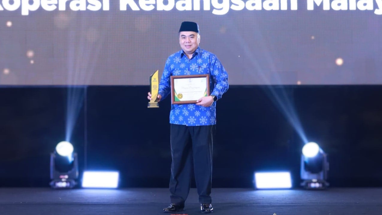 ACO ANGKASA Faizul Dato Hanapi menerima penghargaan Grand BAZNAS Awards 2026 di Jakarta, Kamis (15/10/2026).