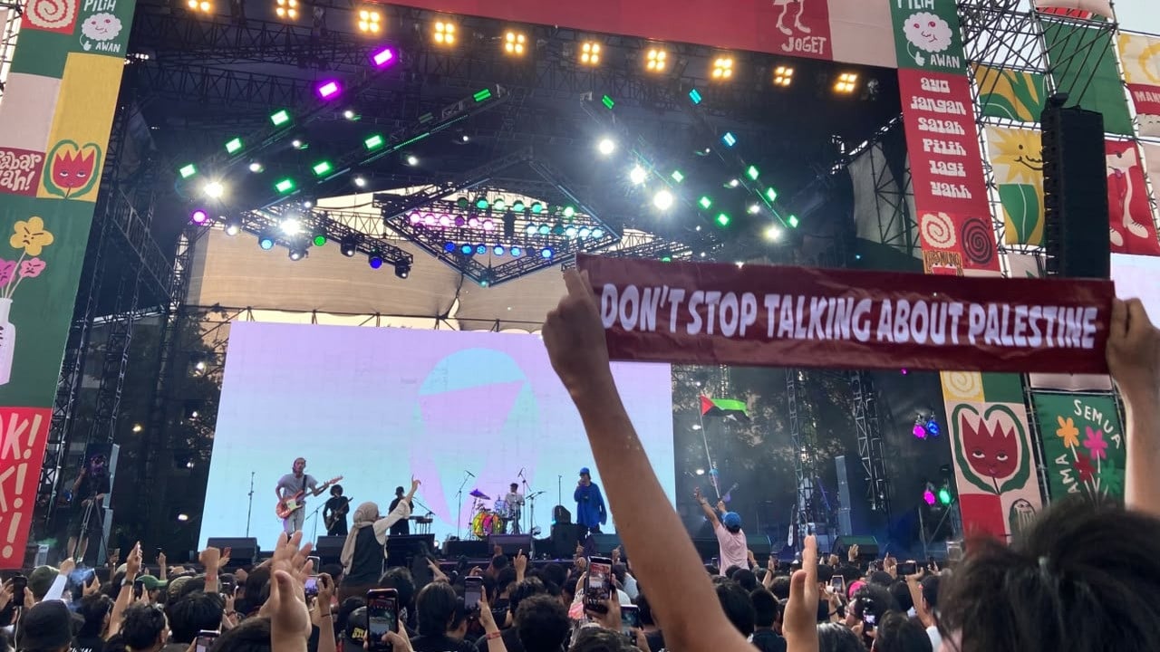 Festivalist saat manggung di Syncronize Fest 2026