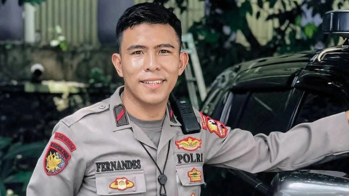 Pihak keluarga mendiang Bharatu Valdo, anggota Ditpoludara yang tewas dalam insiden penembakan di Mako Polairud Tangerang Selatan, meminta polisi usut kasus secara tuntas dan transparan.