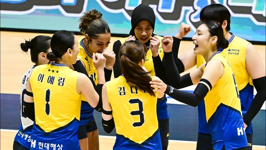 Megawati Hangestri bersama skuad Hillstate