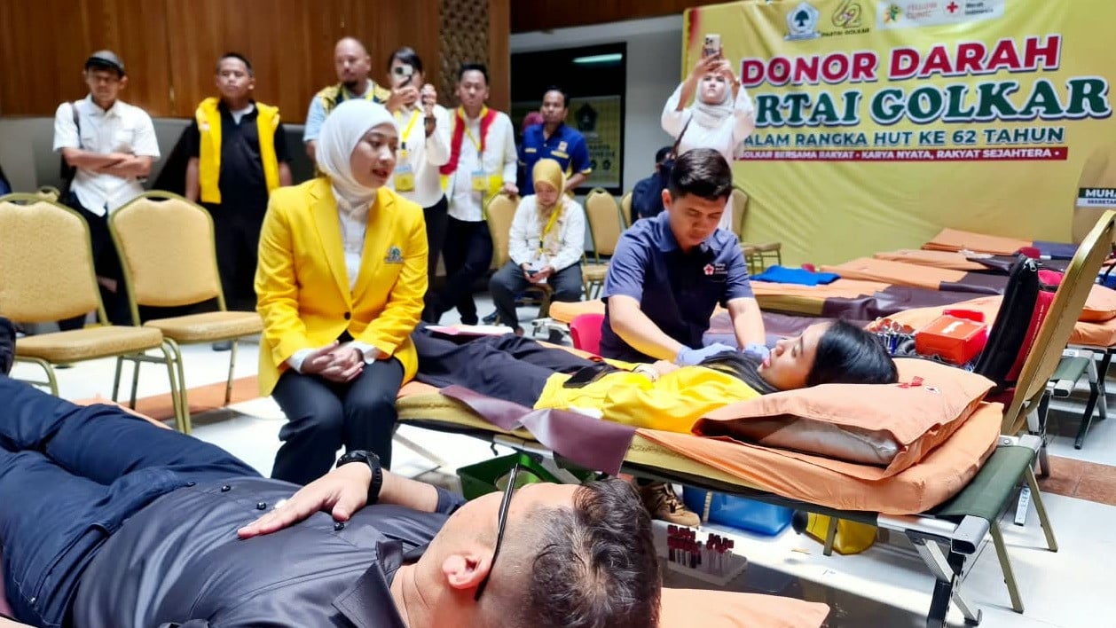 Aksi donor darah di Gedung DPP Partai Golkar pada Selasa (20/10/2026).