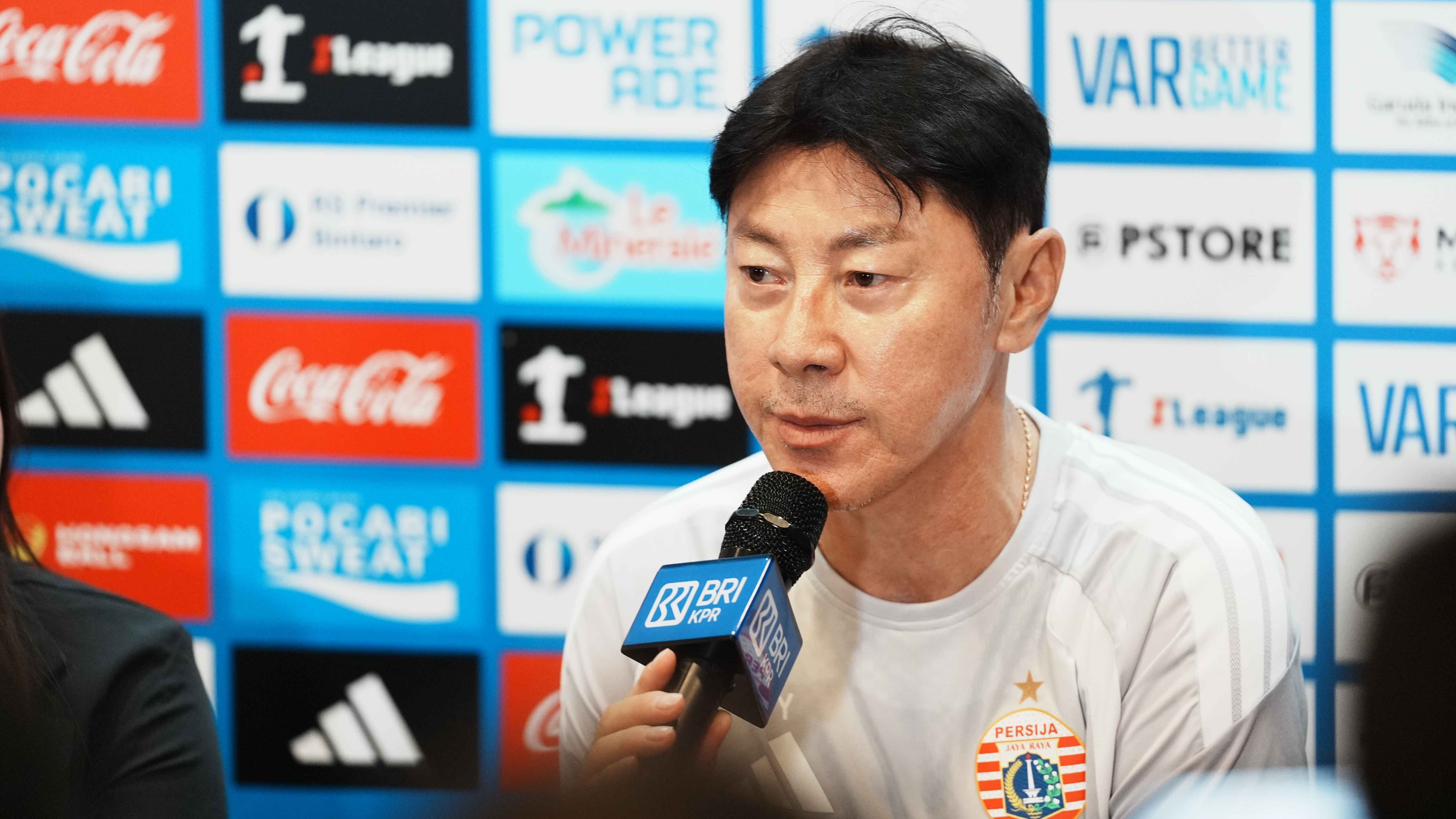 Rival Shin Tae-yong Bikin Kontroversi di Thailand, Pemilik Kanchanaburi FC Langsung Pasang Badan
            - galeri foto