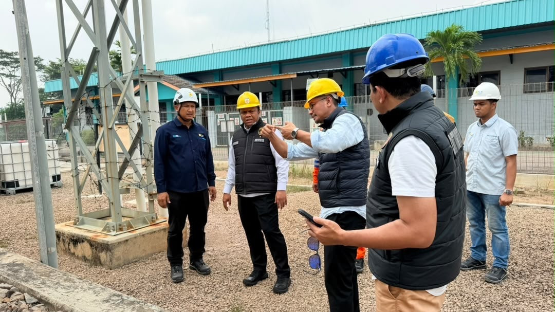 Direktur Tindak Pidana Tertentu (Dirtipidter) Bareskrim Polri Brigjen Pol. Mohammad Irhamni mengecek TKP blackout