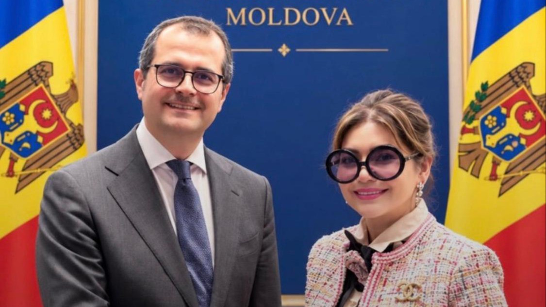 Prof. Deby Vinski Raih Merit Award di Moldova, Bawa Misi Pengembangan Stem Cell ke Eropa
            - galeri foto