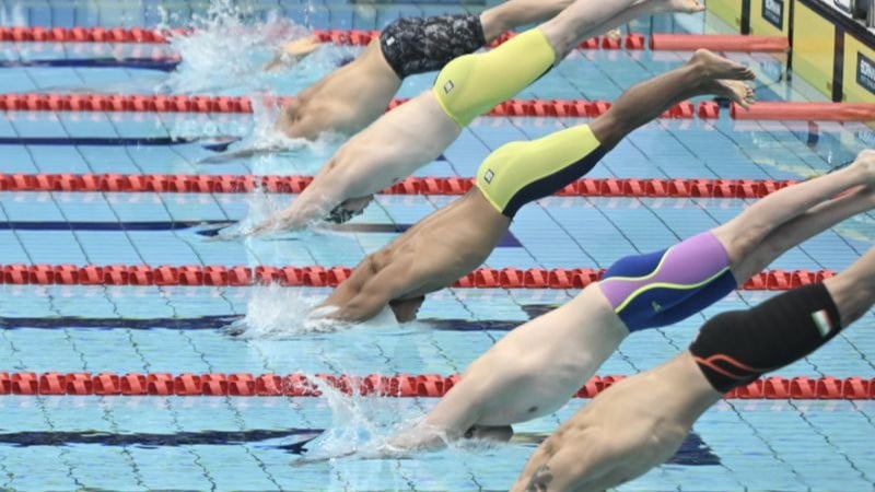 Perenang Indonesia Maulana Rifky Yavianda (ketiga kanan) di Asian Para Games 2026