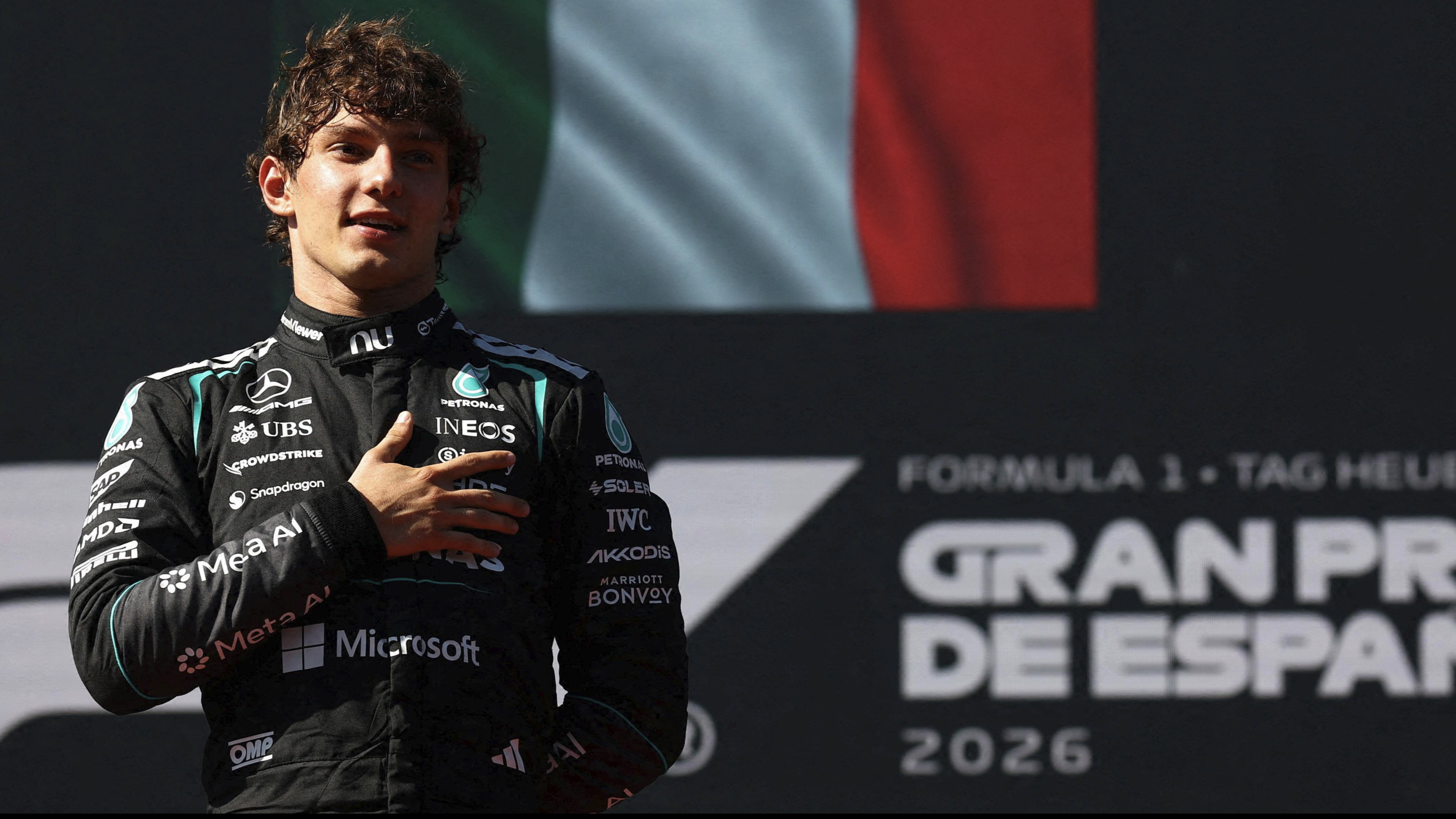 Pembalap Mercedes, Kimi Antonelli juara di F1 GP Spanyol 2026