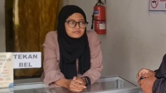 Fatma, salah satu rekan kerja dokter IS yang mencabuli anak kandungnya sendiri di Bandung.