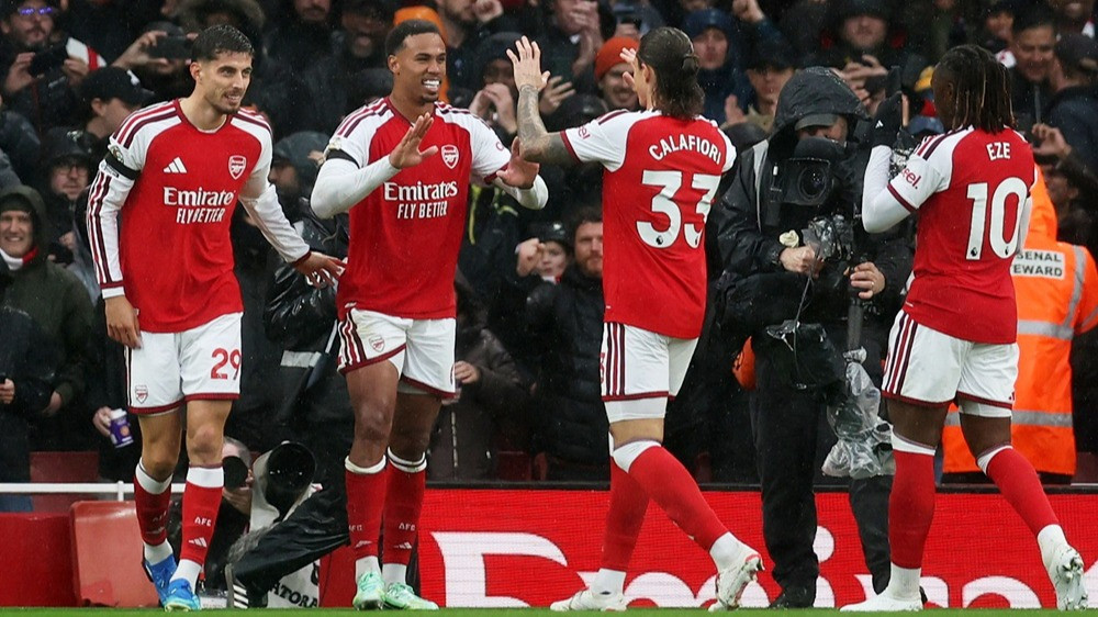 Skuad Arsenal rayakan gol Gabriel Magalhaes