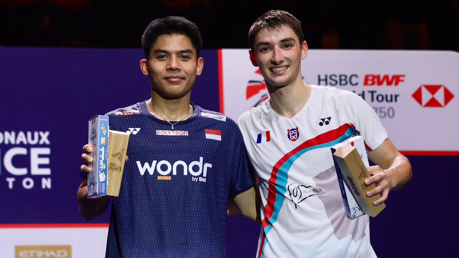 Ubed jadi runner-up usai kalah dari Christo Popov (kanan) di final French Open 2026.