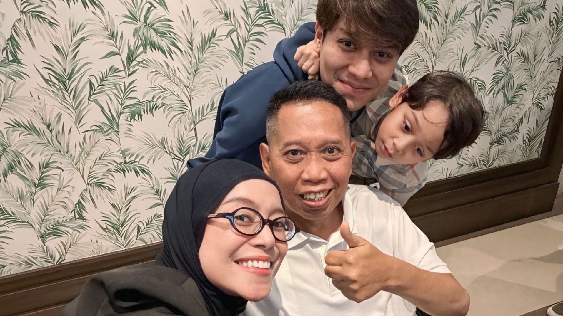 Lesti Kejora dan Rizky Billar berkunjung ke rumah Tukul Arwana