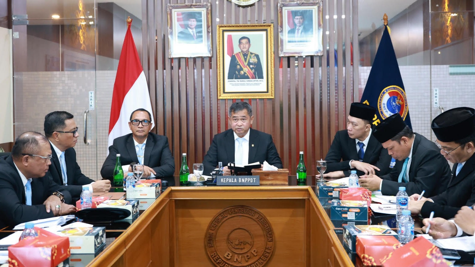 Kepala BNPPDT Jenderal TNI Maruli Simanjuntak (tengah) bersama jajarannya.