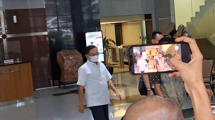 Sestama BNPB Rustian usai diperiksa di Gedung Merah Putih KPK, Selasa (27/10/2026)