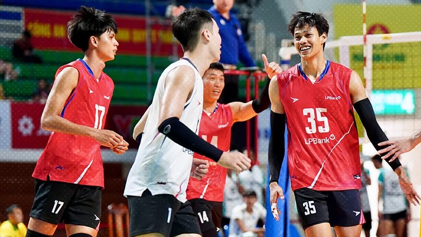 Boy Arnez bersama LP Bank Ninh Binh di Liga Voli Vietnam
