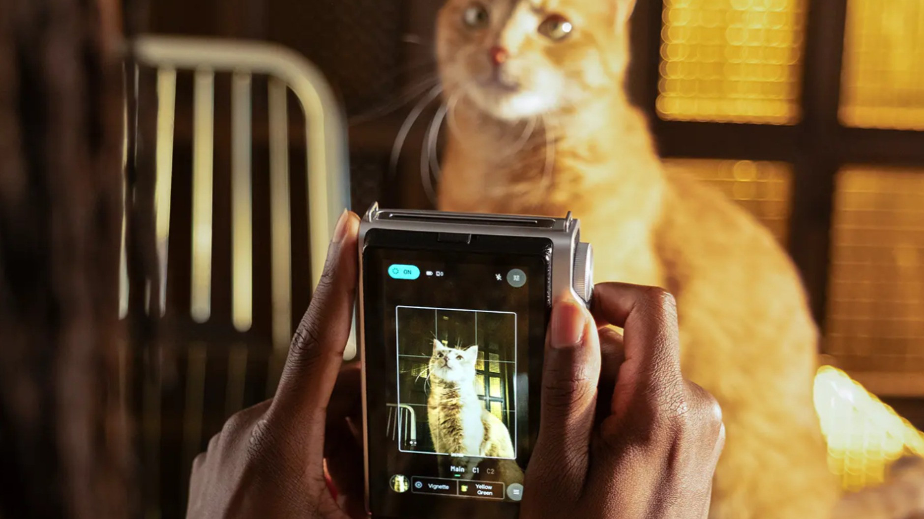 Tren Kamera Jadul Kembali, Fujifilm Instax Mini Evo 2 Bawa Nostalgia Foto Cetak ke Era Digital