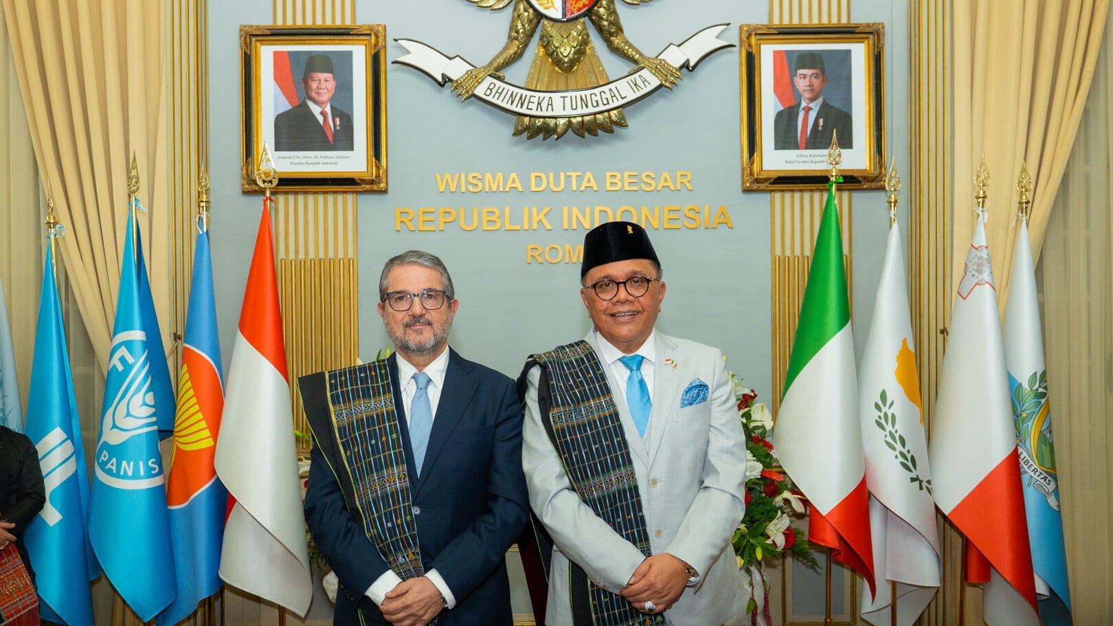 Wakil Menteri Enterprise and Made in Italy Valentino Valentini bersama Duta Besar RI untuk Italia Prof. Junimart Girsang