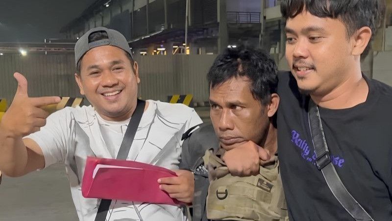 Satreskrim Polsek Cikupa, mengamankan terduga pelaku penyiraman air keras terhadap temannya, di Tangerang, Banten, Kamis (29/10/2026) malam.