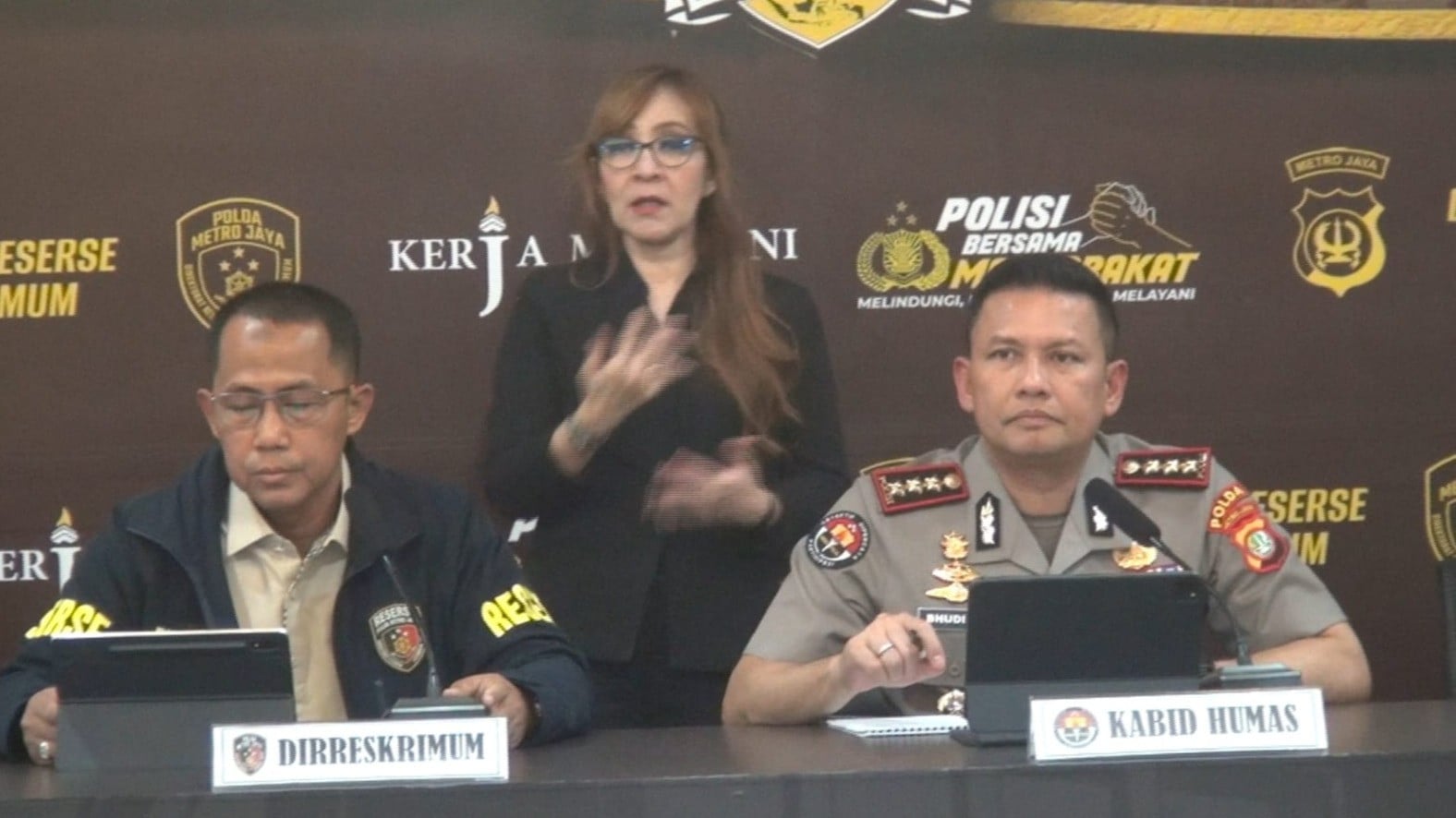 Direktur Reserse Kriminal Umum (Ditreskrimum) Polda Metro Jaya, Kombes Imron Ermawan (kiri)