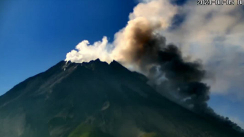 Gunung Merapi Luncurkan Enam Kali Awan Panas Guguran