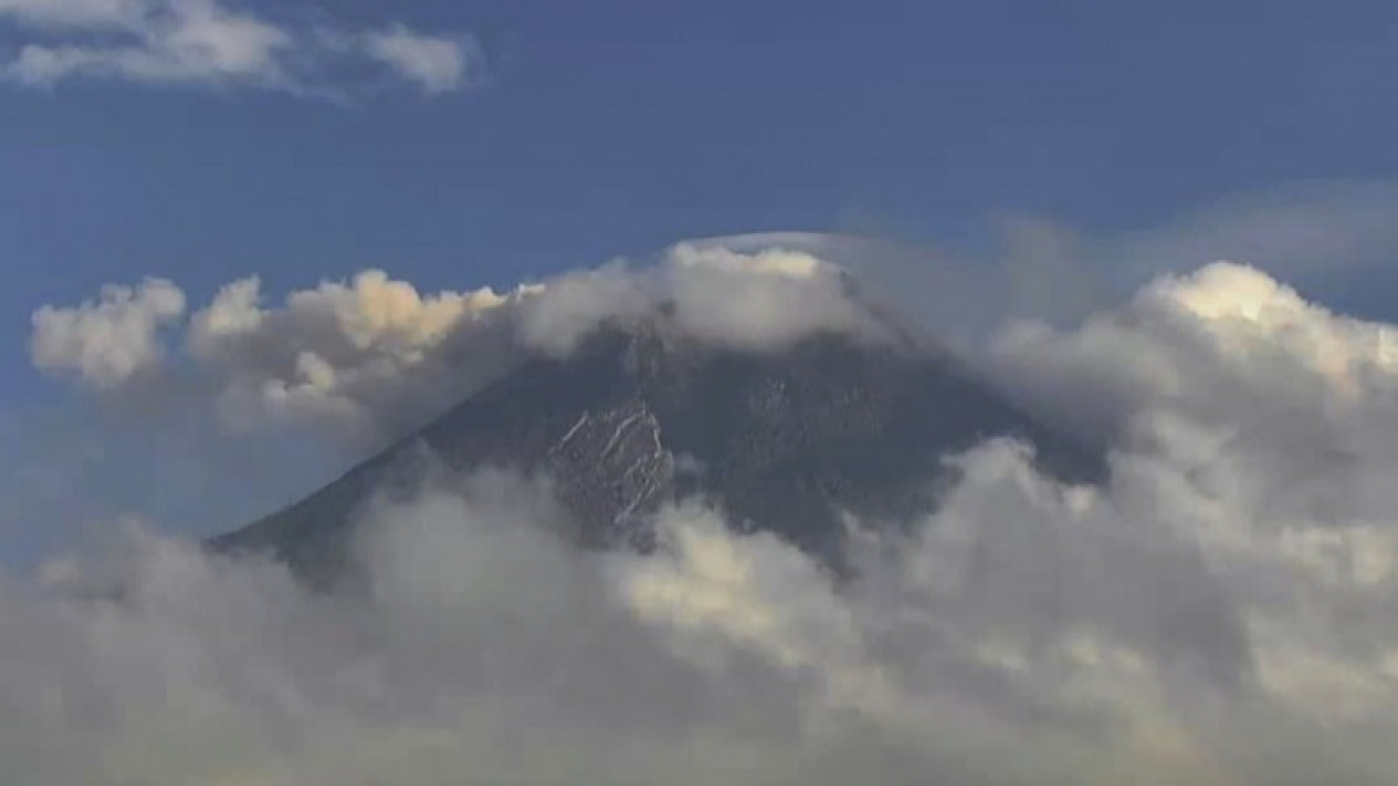 Gunung Merapi Meluncurkan Awan Panas Guguran Sejauh Dua Kilometer