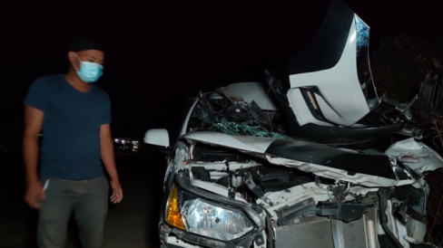 Diduga Supir Mengantuk, Sebuah Minibus Tabrak Truk; "Dua Meninggal Di ...