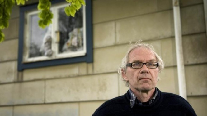 Lars Vilks Cartoonist Insults Prophet Muhammad Killed by Truck